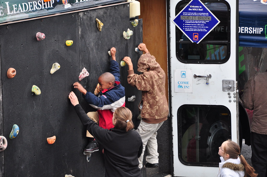Kids climb the wall Kids climb the wall