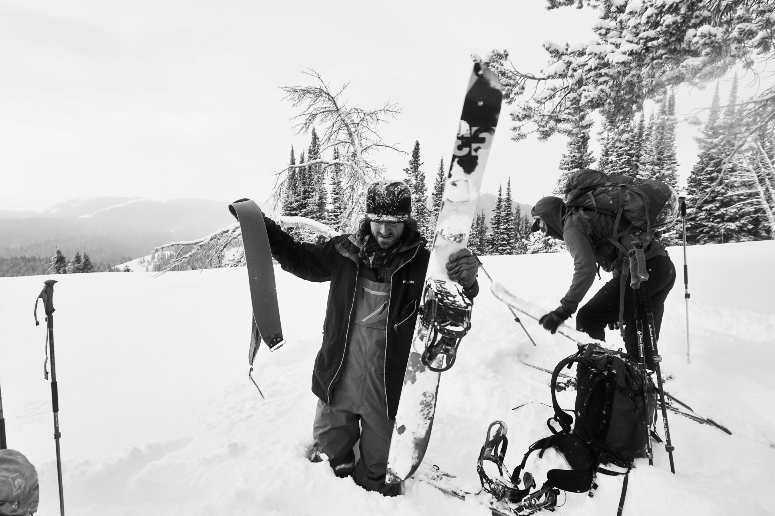 Splitboarding and backcountry skiing